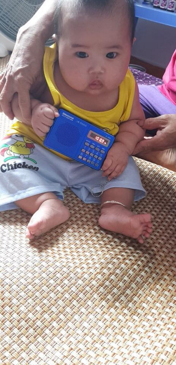 Chiến Thắng và bà xã Thu Ngọc (sinh năm 1990) tái hôn vào cuối tháng 9 năm ngoái sau 3 tháng chia tay vì lý do thiếu sự đồng cảm, sẻ chia trong cuộc sống. Từ khi đoàn tụ, cả hai ngày càng gắn bó, thấu hiểu hơn về nhau, mái ấm lúc nào cũng tràn ngập tiếng cười. Lúc vợ mang bầu, nghệ sĩ hài rất vui mừng bởi anh đã mong muốn có thêm con từ lâu. Anh kể mỗi lần đi diễn ở các tỉnh, cứ thấy hải sản tươi ngon là anh lại mua về để tẩm bổ cho bà xã. Anh cũng mua nhiều dừa tươi cho bà xã uống hàng ngày. Nhờ sự chăm sóc của anh, Thu Ngọc tăng khoảng 15kg trong thời gian bầu bí.