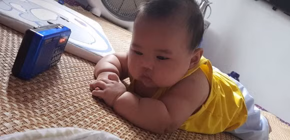 Cách đây hơn 3 tháng, nam danh hài đất Bắc hồ hỡi khoe với mọi người rằng bà xã Thu Ngọc đã hạ sinh cậu quý tử nặng 3,5kg. Chiến Thắng khoe cậu nhóc có gương mặt y hệt bố, mái tóc đen và dày của mẹ. Anh quyết định đặt tên con là Nguyễn Trí Khôi với mong muốn khi lớn lên cậu bé sẽ trở thành người có tri thức, ngoại hình khôi ngô và tính cách khôi hài.