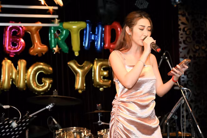 Khong Tu Quynh lan dau lo dien sau on ao chia tay Ngo Kien Huy