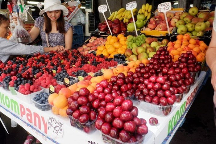 Tại Praha, Séc, cherry hiện có giá 99 Krc/kg, tương đương 103.000 đồng/kg.