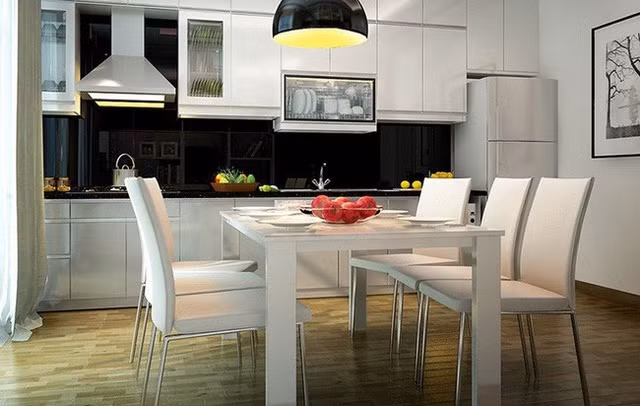 Phía bên trong là không gian bếp được bố trí theo hệ dọc, sử dụng hệ tủ chữ I để tiết kiệm diện tích, tạo cho căn phòng thêm rộng rãi và thêm được không gian nấu nướng một cách thuận tiện nhất. Nhớ chọn gam màu trắng làm chủ đạo để căn phòng được sáng trong, sạch sẽ và rộng rãi.