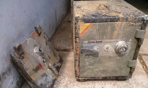 Chiếc két sắt chứa nhiều tài sản của gia đình bị mất (ảnh minh họa)