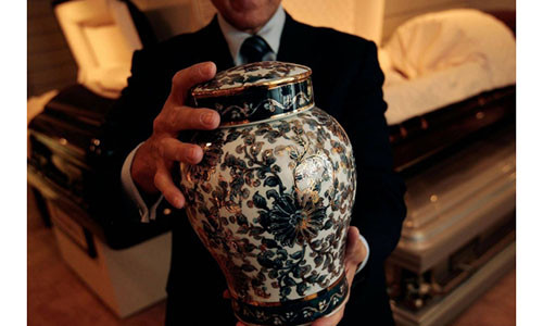 Sau 3 năm, gia đình bà Pitts Moore bất ngờ nhận được thông tin thi thể bà vẫn còn nguyên trong nhà tang lễ.