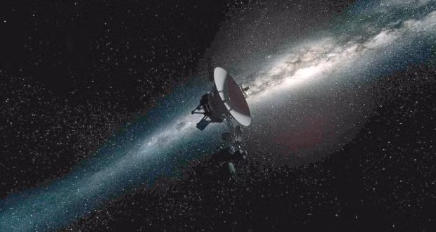 3. Vệ tinh Voyager 1 (62.136km/h) Được NASA phóng vào vũ trụ năm 1977, vệ tinh Voyager 1 là vật thể nhân tạo bay xa Trái Đất nhất mà con người từng chế tạo. Vào năm 2013, Voyager 1 đã đi tới khối không gian liên sao. Được biết, vệ tinh này đi được quãng đường dài hơn 500 triệu km mỗi năm.