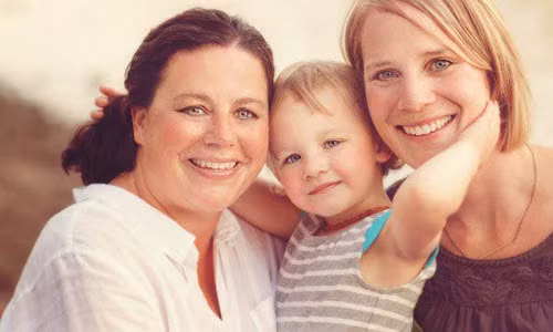 Cuoc song gia dinh cua cac cap vo chong LGBT co gi dac biet?