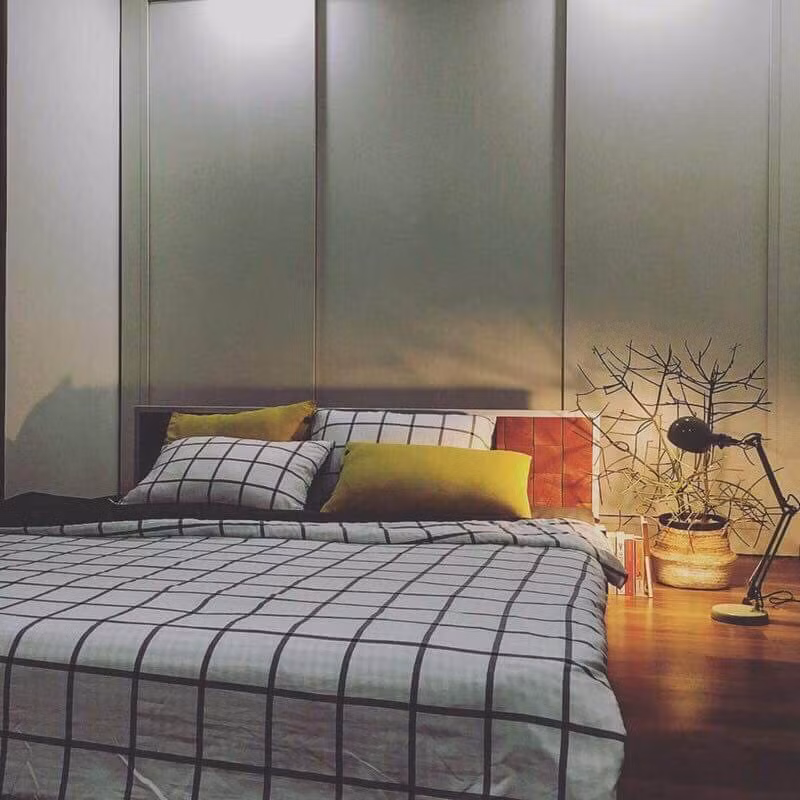 Phòng ngủ đơn giản nhưng sang trọng.