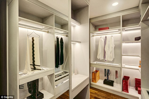 Phòng thay đồ như thường thấy trong các bộ phim Hollywood.