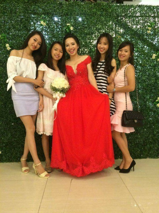 6 chị em nhà Huỳnh Trúc đều là con gái, trong hình còn thiếu 1 cô.