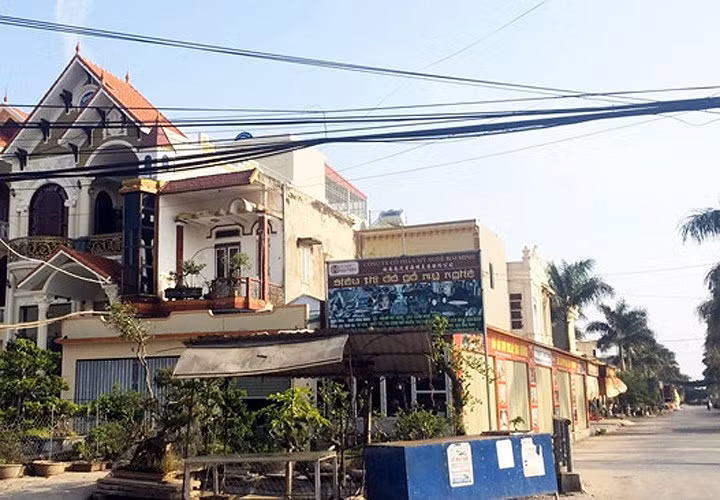 Từ nghề gỗ thủ công truyền thống, nhiều doanh nhân đã xuất hiện tại xã Hải Minh có thu nhập nhiều tỷ đồng mỗi năm. (Ảnh: Zing)