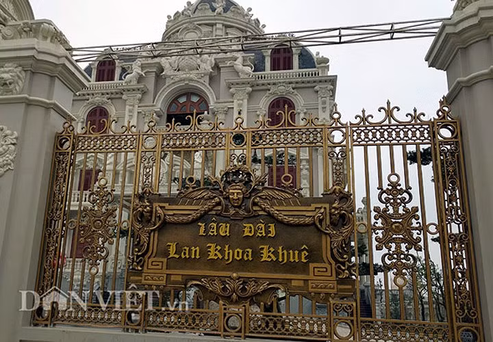 Để có được cơ ngơi như ngày hôm nay, ông Khuê đã phải bươn trải qua nhiều nghề và làm gỗ ở Hải Minh đã giúp ông thành công. (Ảnh: Báo Dân Việt)