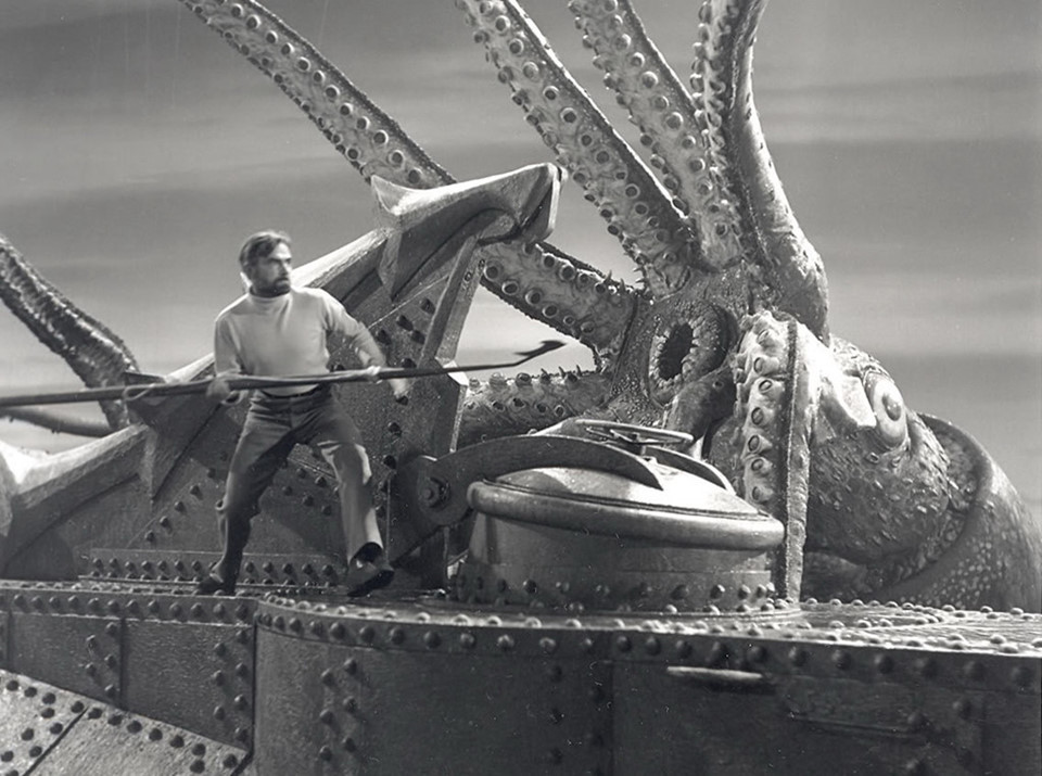 Mực khổng lồ (20,000 Leagues Under The Sea, 1954): Đây là tác phẩm được xây dựng và thể hiện bởi Walt Disney vào năm 1954. Trong khi Them! chỉ dừng lại ở đề cử của Hiệu ứng hình xuất sắc nhất thì 20,000 Leagues Under The Sea đã ôm trọn hai giải Oscar cho Chỉ đạo nghệ thuật và Hiệu ứng đặc biệt. Phim là câu chuyện của những thủy thủ ra khơi xa tìm kiếm những bí mật của thế giới, trong đó có loài mực khổng lồ này.