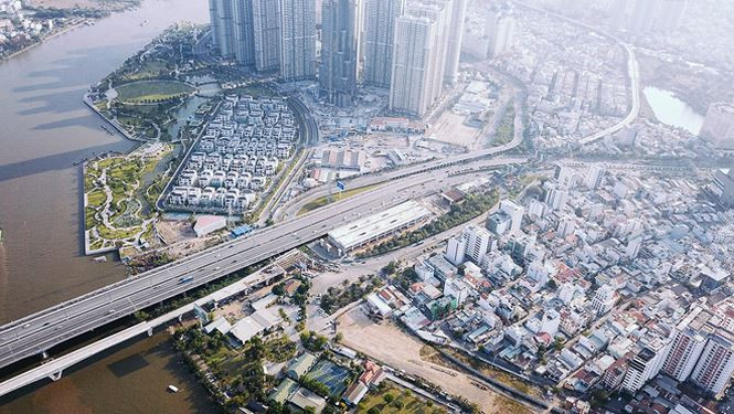 Khu vực xung quanh tòa nhà cao “chọc trời” ở Sài Gòn.