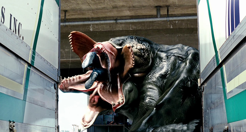 Gwoemul (Quái vật sông Hàn, 2006): Bom tấn quái vật của Hàn Quốc - The Host là một ví dụ cho việc sử dụng hình ảnh quái vật ra để châm chọc sự tham lam của con người. Gwoemul có kích thước khổng lồ đủ để một mình phá hủy một cây cầu lớn. Sự hiện diện của Gwoemul khiến các con người trở nên căng thẳng tột độ khi nỗi sợ trong họ trào dâng trước sức mạnh không thể kiểm soát của loài quái vật này.