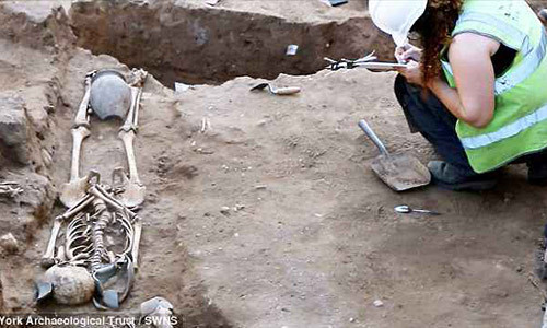 Một số bộ xương được nhận định được chôn từ năm 50 Trước Công nguyên. Ảnh: SWNS