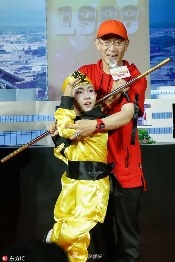 "Tôn Ngộ Không" Lục Tiểu Linh Đồng vẫn thường xuyên tham gia các hoạt động nghệ thuật.