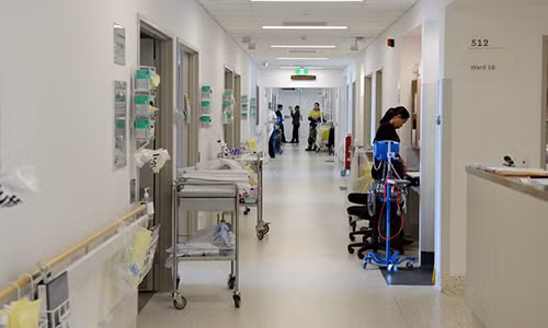 Du luan buc xuc an phat danh cho bac si My sam so benh nhan