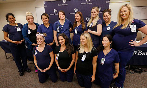 16 nu y ta dong loat mang thai tai benh vien My