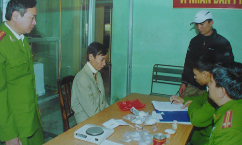 Cảnh sát hình sự Hải Phòng tóm một giang hồ.