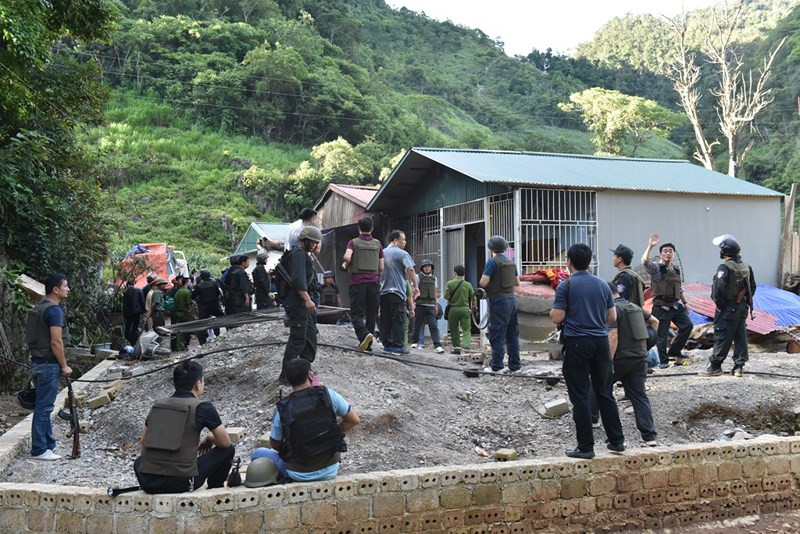 Thuận không đầu hàng mà còn thách thức, ráo riết chuẩn bị phương tiện, vũ khí chống đối, tuyên bố “tử thủ” với lực lượng Công an.