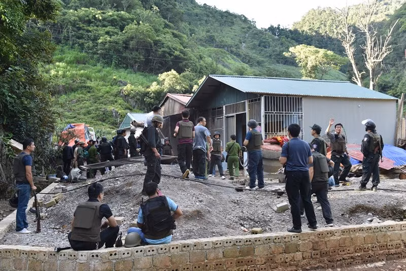 Thuận không đầu hàng mà còn thách thức, ráo riết chuẩn bị phương tiện, vũ khí chống đối, tuyên bố “tử thủ” với lực lượng Công an.