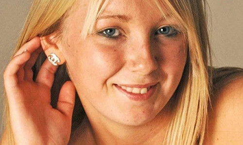 Người mẫu ngực trần Kimberley Miners, 29 tuổi.