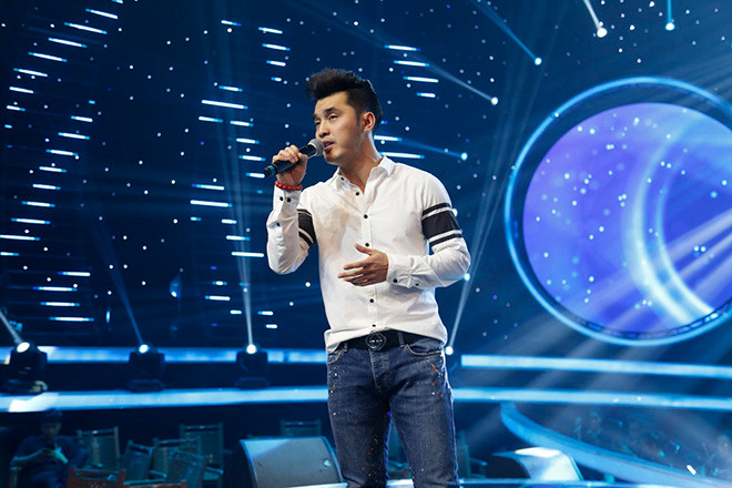 Ưng Hoàng Phúc trên sân khấu "Nhạc hội song ca mùa 2".