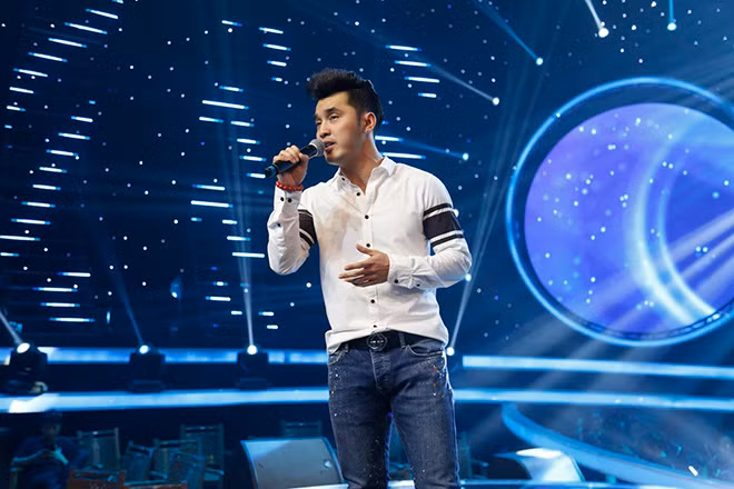 Ưng Hoàng Phúc trên sân khấu "Nhạc hội song ca mùa 2".