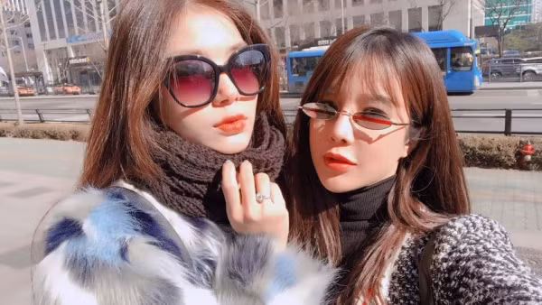 Hoặc màu cam trẻ trung thế này.