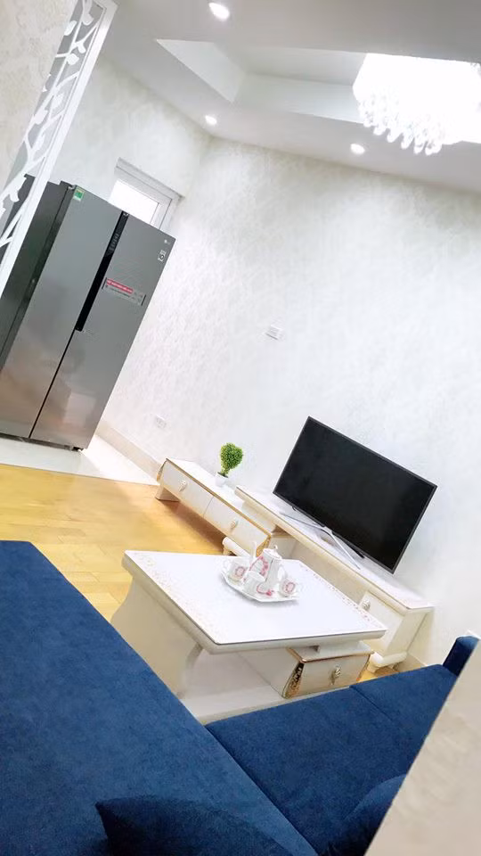 Hé lộ thêm về căn hộ mới mua cô chia sẻ đây là một quyết định hoàn toàn bất ngờ không có trong dự định nhưng vì quá thích vị trí trên phố Giảng Võ, Hà Nội nên cô đã mua ngay mà không phải suy nghĩ nhiều. Thanh Bi không muốn đề cập quá chi tiết về giá trị căn nhà nhưng theo cô đây là một căn hộ đẹp mà cô rất ưng ý dù diện tích không quá rộng nhưng vị trí gần trung tâm rất thuận lợi cho công việc của cô sau này.