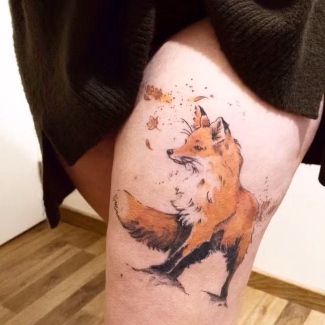 Hình xăm con cáo Hình xăm con cáo sắc sảo nơi cổ chân mang đến vẻ đẹp quyến rũ, khôn khéo cho phái đẹp.