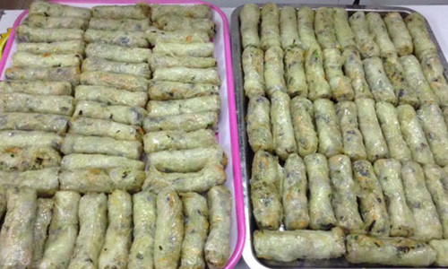 Nem mua sẵn về cất tủ lạnh, khi nào cần chỉ việc đem ra chế biến.