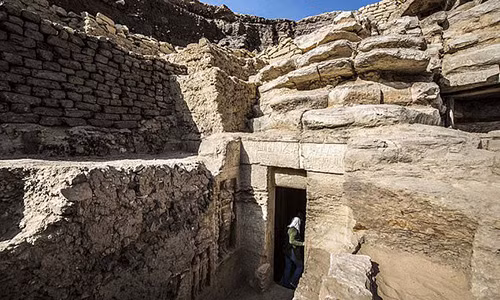 Phat hien ngoi mo co 4.400 tuoi co mot khong hai o Ai Cap