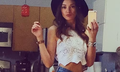 Bi kich cua co gai quyen ru tro thanh con nghien vi tinh yeu