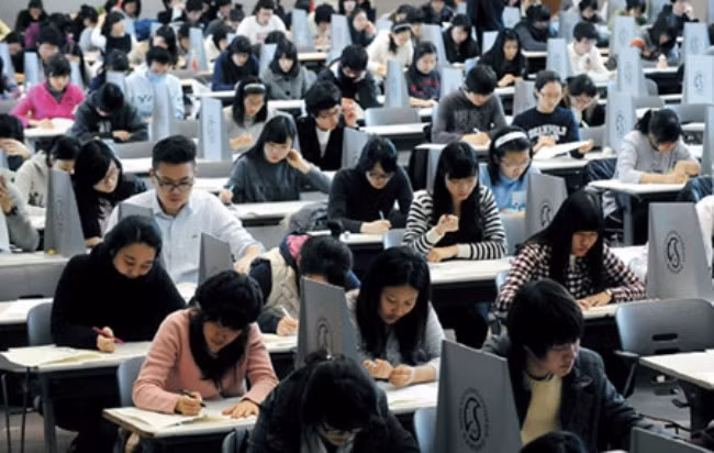 Một cuộc điều tra sau đó đã được tiến hành với tất cả 68 trung tâm luyện thi tại Seoul, Hàn Quốc. Theo Wall Street Journal, một số nhân viên đã thừa nhận gian lận và cho biết rằng đề thi SAT được bán với giá khoảng 4.500 USD.