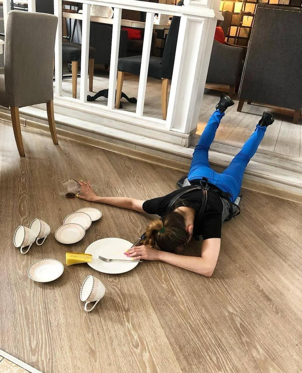 Thật may khi chẳng có chiếc đĩa, chiếc cốc nào bị vỡ.