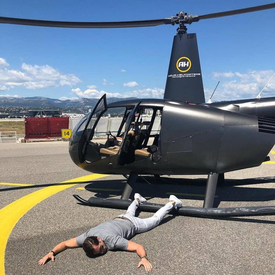 Để bắt kịp trào lưu, những thanh niên trẻ không ngại lăn lộn dưới đất