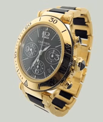 Cartier Pasha de Cartier là một mô hình nhỏ được làm từ vàng trắng nguyên chất 18 carat có dày 8,8 mm, được gắn với những viên kim cương. Giá của chiếc đồng hồ này là 123.000 USD.