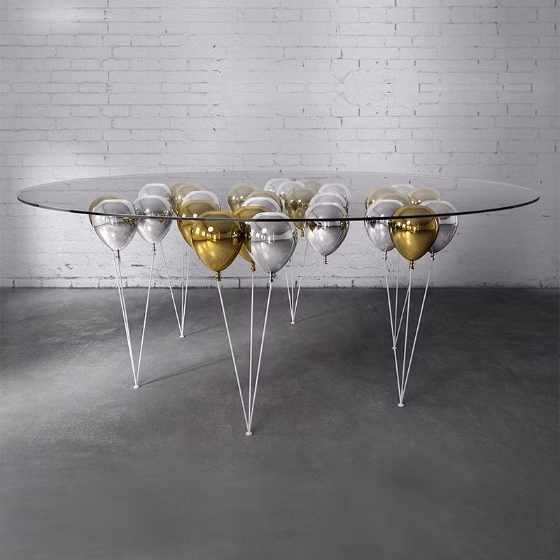 Chiếc bàn "tiệc tùng".