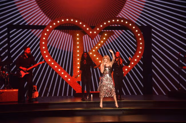 Khu biểu diễn nghệ thuật và tổ chức tiệc có sức chứa hơn 600 người.