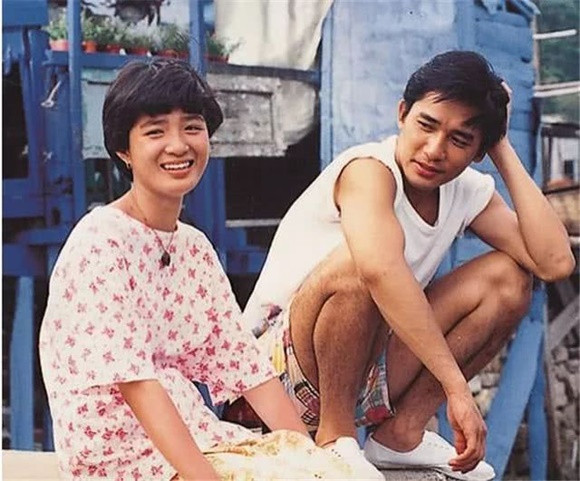 Trần Thiếu Hà - người đẹp của những bộ phim chuyển thể từ tiểu thuyết Kim Dung như Tiếu ngạo giang hồ, Lộc đỉnh ký... quyết định chia tay bạn trai vì mê tín. Người đẹp từng lâm vào cảnh thiếu thốn vì bạo bệnh nhưng bỗng chốc bước lên hàng ngũ thượng lưu khi tái hôn với tỷ phú hơn cô 20 tuổi.