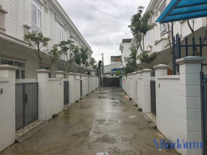 Đường trước cửa nhà HLV Park Hang Seo cũng là đường chia cắt giữa Khu B và Khu C.