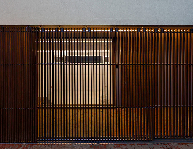 Thiết kế ngôi nhà phù hợp với những gia đình trẻ hiện đại, không ưa sự cầu kì và kiểu cách.