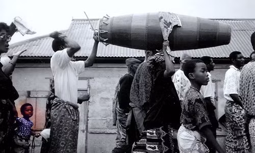 Một nghi thức tang lễ ở Ghana. Ảnh: Flickr