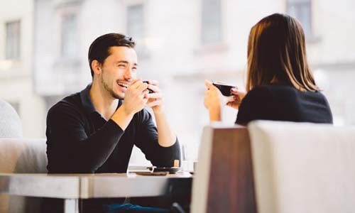 Tôi đã phải theo đuổi một thời gian dài mới nhận được cái gật đầu của em. (Ảnh minh họa)