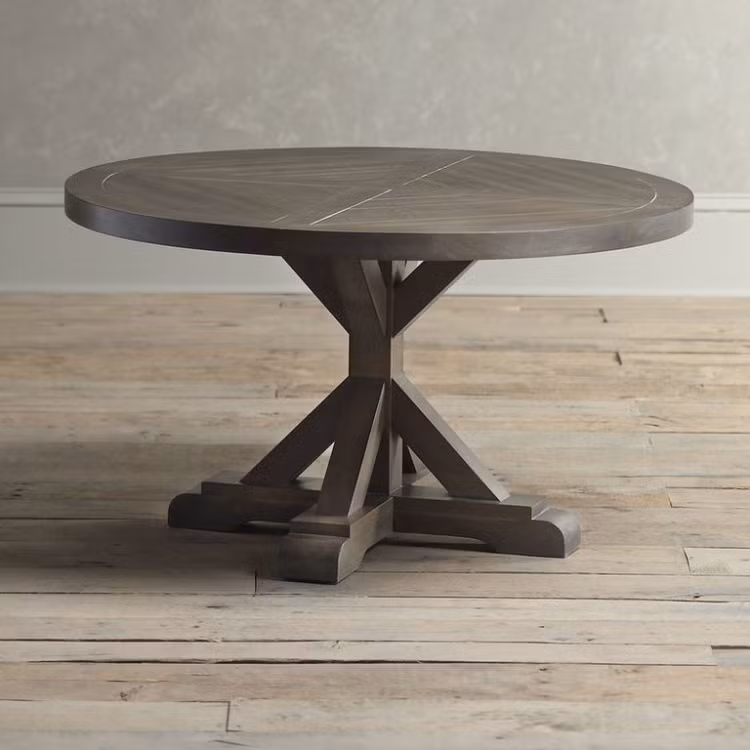 Bàn cafe với kiến trúc cổ điển và trầm lặng có giá khoảng 6 triệu đồng.