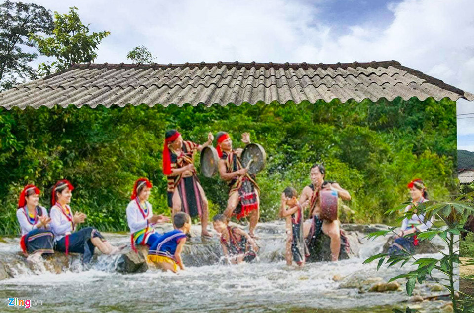 Đồng bào dân tộc Cor trong trang phục truyền thống biểu diễn cồng chiêng giữa núi rừng được tái hiện sinh động trên tranh 3D phát sáng ở Thọ An.