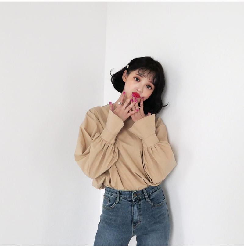 Làn da không sáng cũng chẳng phải vấn đề nếu bạn chọn những gam màu dịu nhẹ như nude.