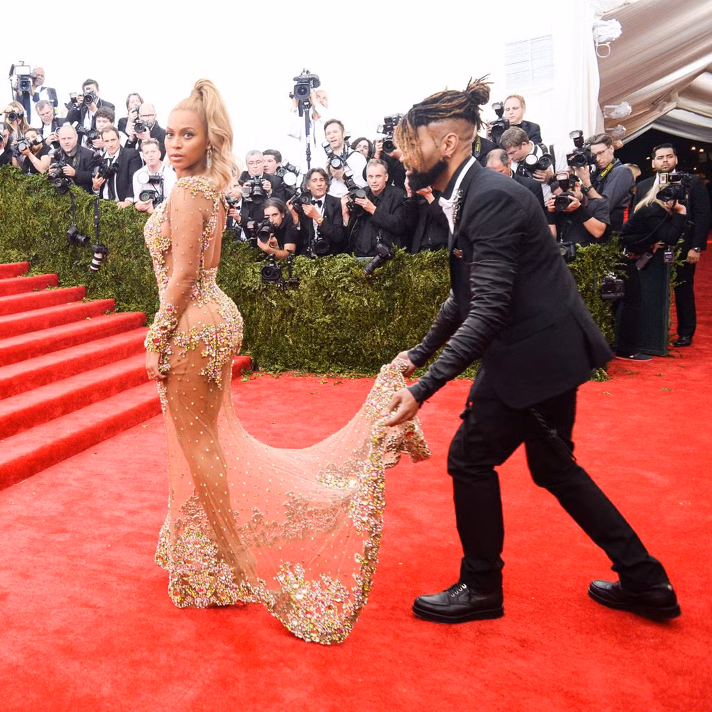 Stylist cho nguoi noi tieng: Su that kem hao nhoang