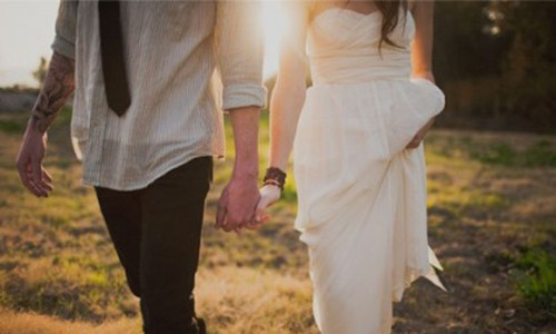 Phụ nữ, xác định yêu một người đàn ông chính là đánh cược đời mình yên bình hay bão dữ. (Ảnh minh họa).