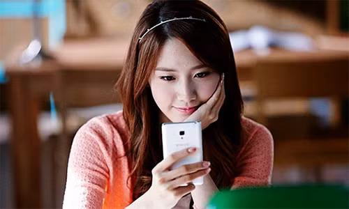 Tôi thường xuyên gọi điện thoại kiểm tra nhưng Tuấn Anh thường chống chế là bận việc. (Ảnh minh họa) Tôi thường xuyên gọi điện thoại kiểm tra nhưng Tuấn Anh thường chống chế là bận việc. (Ảnh minh họa)